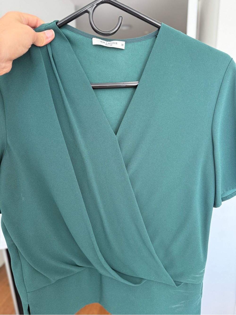 MM LaFleur XS Green Draped V-Neck Short Sleeve Top - Picture 3 of 3
